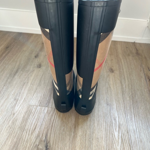Burberry Clemence Rain Boots - Picture 6 of 11